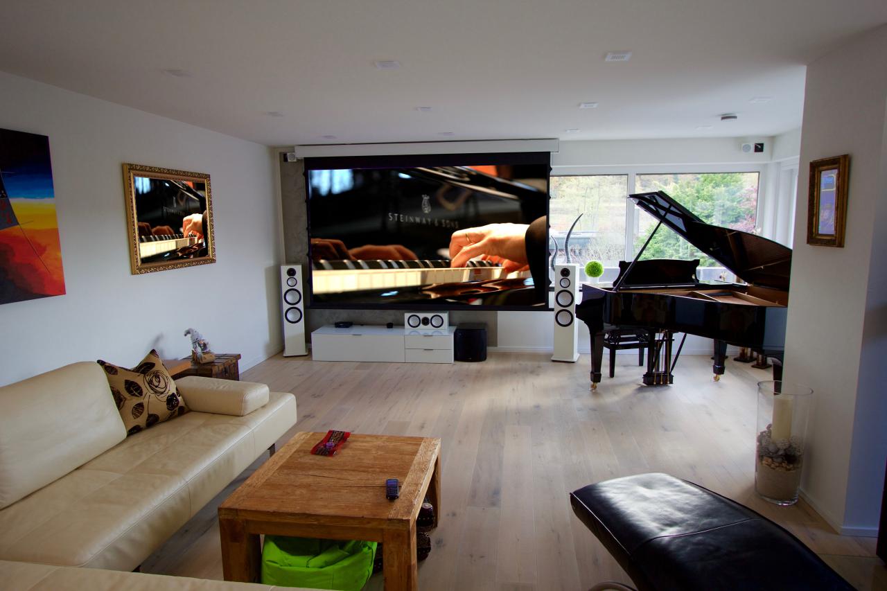 Heimkino Grand Piano im Wohnzimmer.